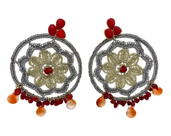 flower earrings in ecru macrame, red coral earrings, light handmade earrings, Sicilian handcrafted jewelry, trendy earrings