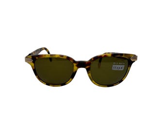 Vintage Vogue VO2001 Sunglasses: Tortoiseshell Acetate, Made  display picture 1