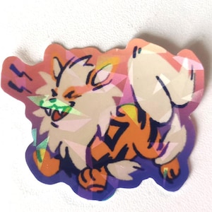 Może przedstawiać: Kolorowa naklejka przedstawiająca postać z kresk&oacute;wki Arcanine. Naklejka ma biały, pomarańczowy i czarny wz&oacute;r z fioletowym obrysem. Postać uśmiecha się z zielonym językiem. Naklejka ma efekt holograficzny.