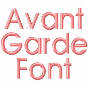 Puede incluir: Fuente Avant Garde en letras rosas con contorno.