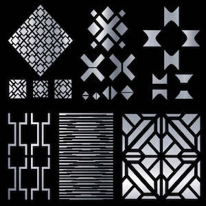 Pode incluir: Uma coleção de formas geométricas decorativas de metal prateado sobre um fundo preto. As formas incluem quadrados, losangos e padrões lineares. Os designs são modernos e abstratos.
