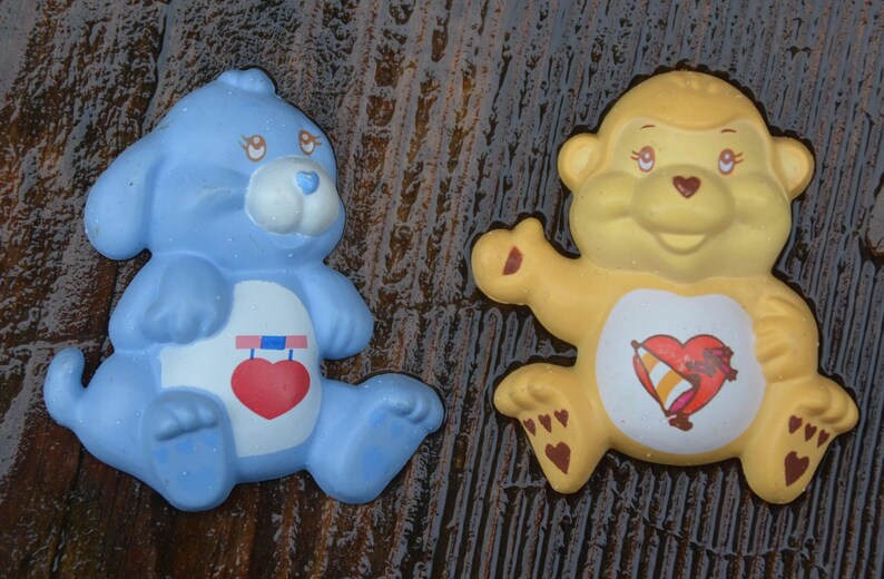 Vintage 1985 Care Bear Cousin PLAYFUL Heart Monkey /& LOYAL Heart Dog Lot of 2 Character Figural Plastic Magnet 3-D AGC