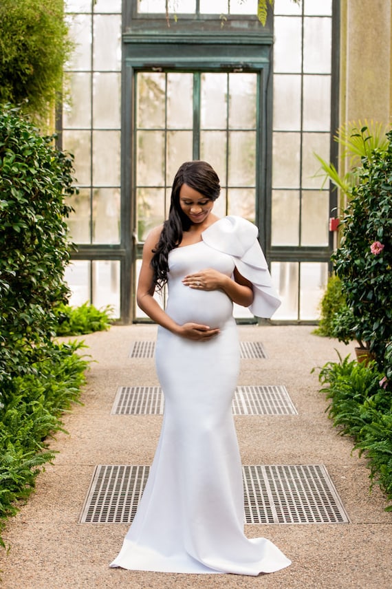 26 Maternity Photo Shoot Dresses To Show Off Your Bump