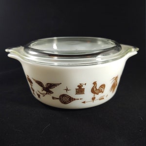 Pyrex Early American 472 1 1/2 pint Casserole with 470-C lid
