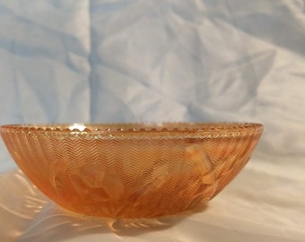 Vintage Jeannette Glass Iris Beaded Edge Berry Bowl