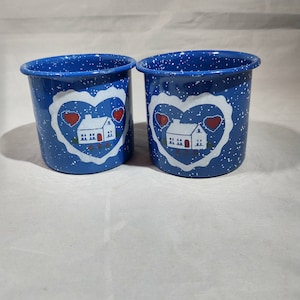 Vintage Tres Emaillewerk Blauwe Splatter Ware Mokken met Hart en Huis, Set van 2