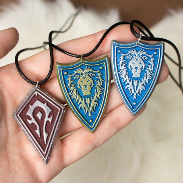 Horde and Alliance from World of Warcraft necklace pendant in resin and aluminum powder