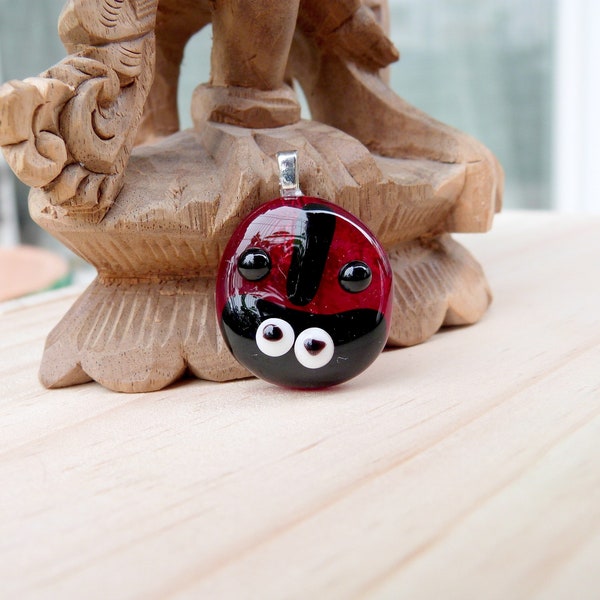 pendentif en verre petite coccinelle