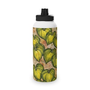 Peut inclure: Bouteille d'eau blanche avec un bouchon noir. La bouteille présente un motif répété de feuilles vert-jaune en forme de cœur sur un fond marron moucheté. Conçue pour l'hydratation et les activités de plein air.