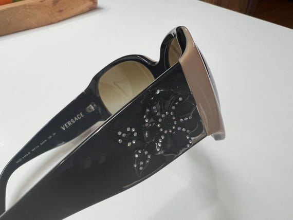 Vintage Versace Sunglasses 4149B: Beige Black Gra… - image 10