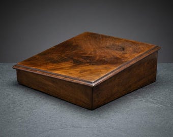 Elegant antique Mahogany writing lap slope