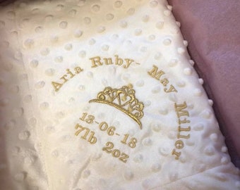 Couverture bébé personnalisée en tissu bulle minky brodée avec nom et logo 0f votre choix. Cadeau nouveau-né - Baby shower
