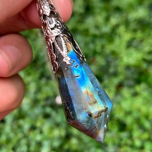 Pêndulo de labradorita radiante/Pingente de labradorita/Colar de labradorita/Labradorita azul, verde e dourada/Adivinhação/Talismã de cristal/Amuleto