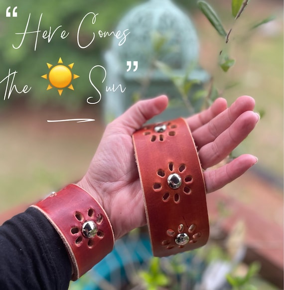 Hippie boho leather dog collar and matching bracelet-Floral pattern collar,boho bracelet w/ matching dog collar;friendship bracelet set