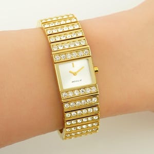 Vintage Women&#39;s Accu.2 watch, Watch in original box, Quartz watch, gift for her, gold tone vintage wirstwatch, Accurist gold watch
