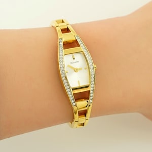 Vinatge Gems Women wristwatch, Accurist Gold tone Watch, Quartz Watch, Thin ladies cocktail wristwatches, Gift for her, vintage gold watch
