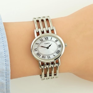 Vintage Womens silver Watch in Original Box, Timex Quartz watch, Gift for her, vintage silver wristwatch with Mother-of-Pearl Dial