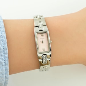 Vintage Women&#39;s Accurist silver watch, Watch in original box, Quartz watch, gift for her, vintage silver tone wirstwatch, unique wrist watch