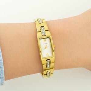 Vintage Womens Accurist gold watch, Watch in original box, Quartz watch, gift for her, vintage gold tone wirstwatch, vintage gold watch