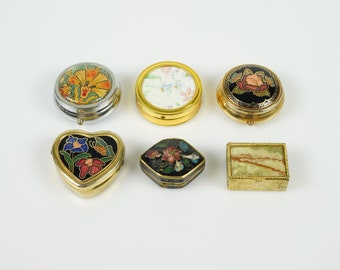 Vintage Cloisonné Pills boxes with lid of a gold metal, vintage Copper-Based Pill Box, Perfect for on-the-go as Decorative Keepsake Box