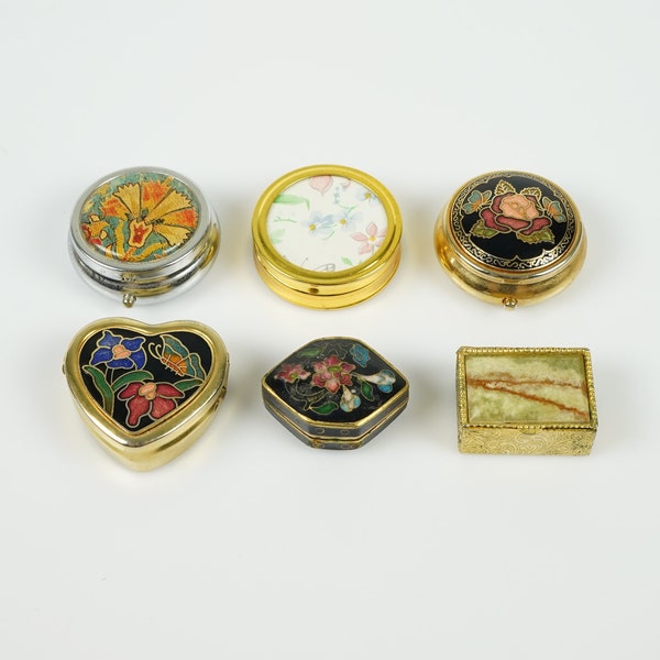 Vintage Cloisonné Pills boxes with lid of a gold metal, vintage Copper-Based Pill Box, Perfect for on-the-go as Decorative Keepsake Box