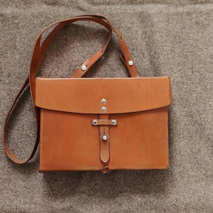 Bolso bandolera de piel vintage del ejército suizo, bolso de hombro fabricado en 1978, bolso de piel militar marrón para hombre, bolso bandolera para mujer, cartera de piel