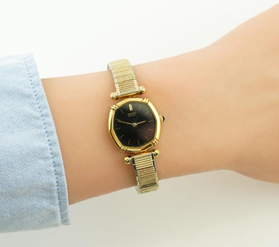 Vintage Seiko Womens Gold Tone Watch With Hexagon Case Black  display picture 3