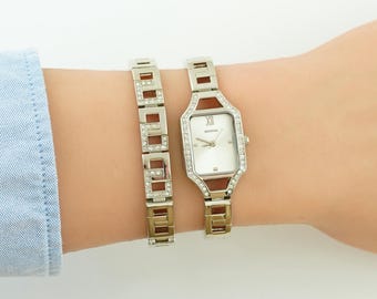 Vintage Sekonda Women's Watch: Silver Bracelet Wristwatch with Original Box
