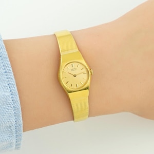 Vintage Seiko Gold Tone Watch, Champagne Dial, Minimalist Design, Integrated Bracelet wristwatch