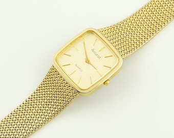 Vintage Womens gold Watch in Original Box, Accurist Square Quartz tank wristwatch, Champagne Dial