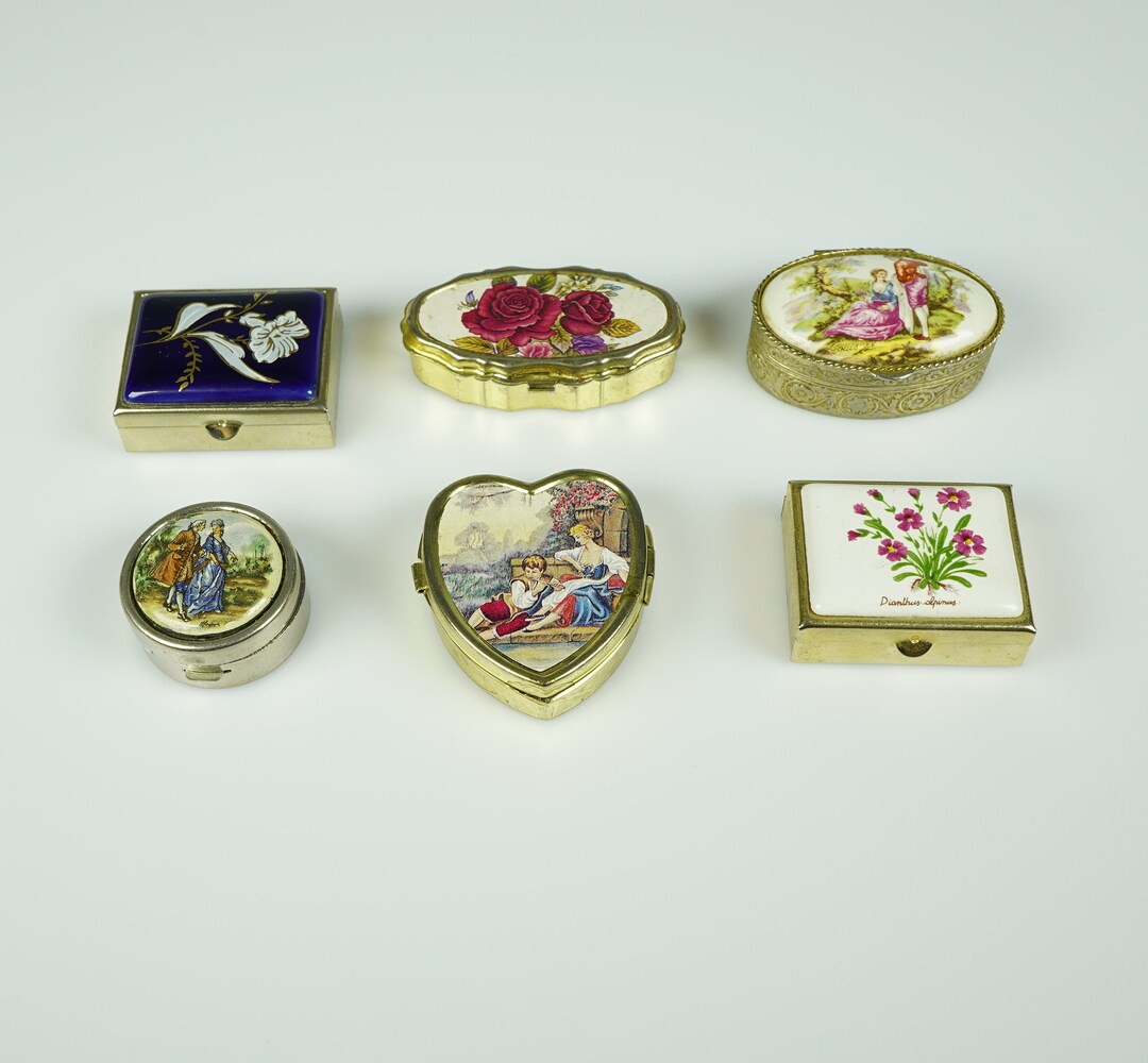 Vintage Flowers Pills Boxes With Lid of a Gold Metal, Vintage Copper