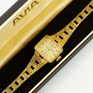 Rare montre tank mécanique pour femmes Avia, montre vintage Incabloc, boîte d'origine, ton doré, années 1970, cadeau pour elle, montre bijoux pour femme
