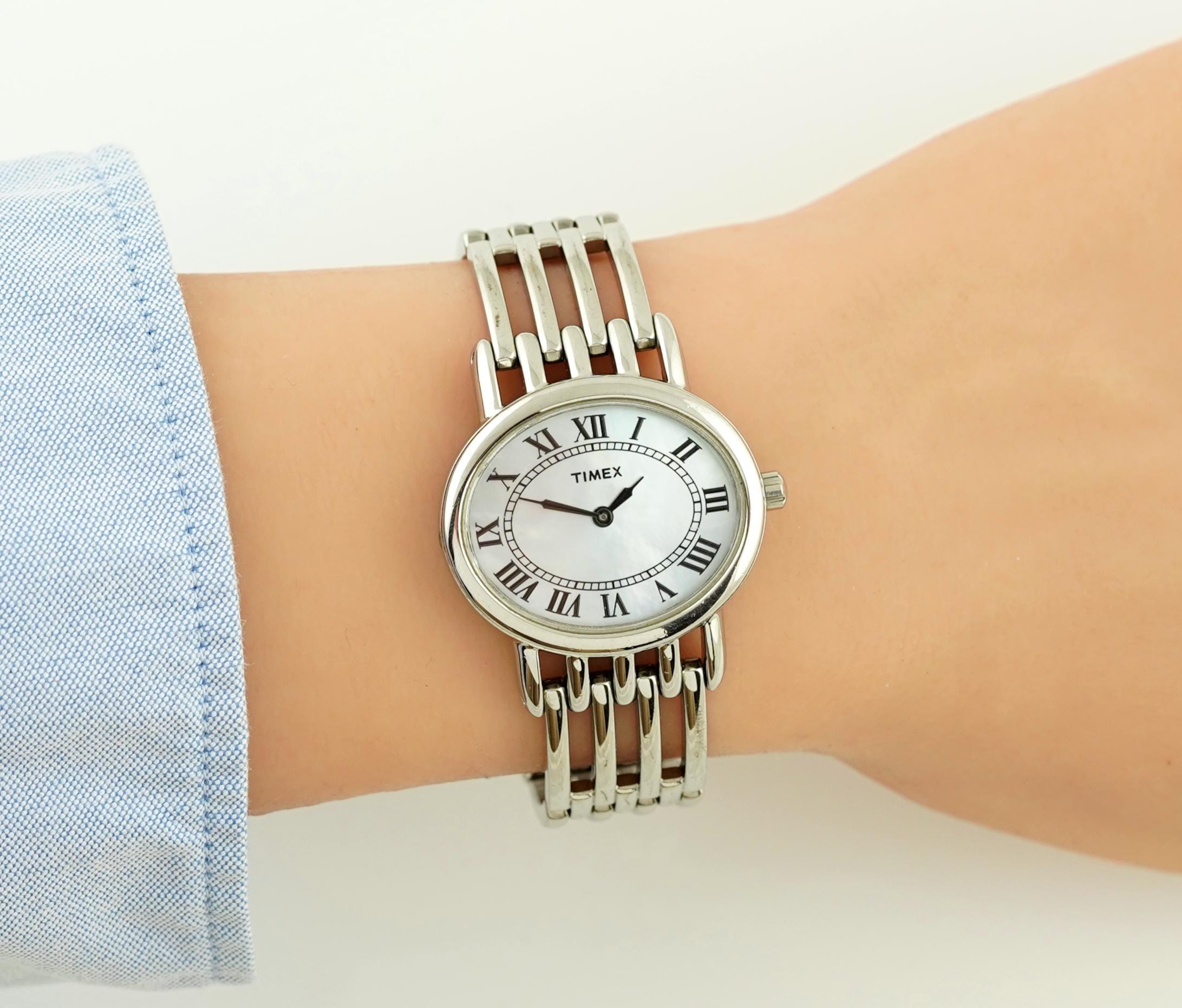 Montre Vintage Femme Timex électrique Argentée - Années 70, Testée, Occasion En Bon état