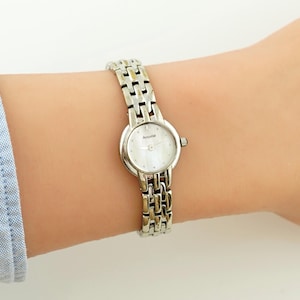 Small Vintage Accurist Women's Watch in Original Box, Mother of pearl dial, Quartz wrist watch, Gift for her, vintage silver watch