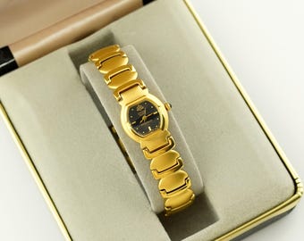 Vintage Citizen Womens Gold tone Watch in Original Box and Water Resistant
