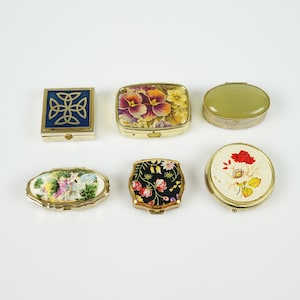 Vintage Floral Pills boxes, vintage Copper-Based Pill Box Stratton, Perfect for on-the-go and as Decorative Keepsake Box