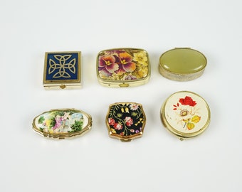 Vintage Floral Pills boxes, vintage Copper-Based Pill Box Stratton, Perfect for on-the-go and as Decorative Keepsake Box