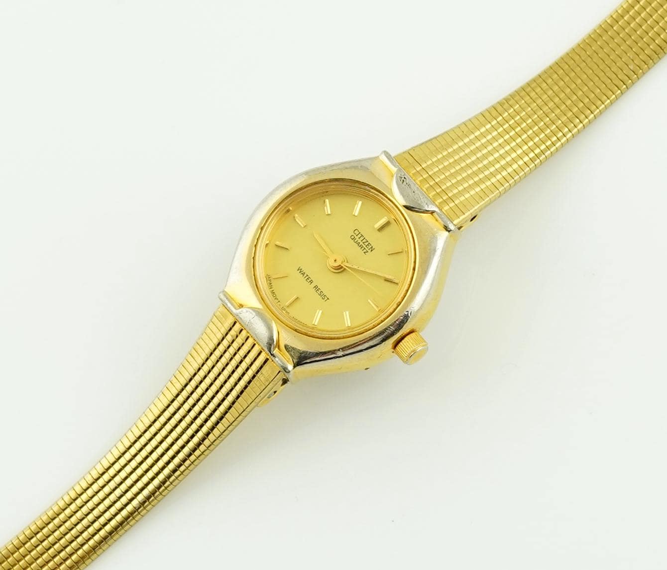 Vintage Citizen gold-tone ladies\' wristwatch  textured link bracelet. Vintage Women main image 3