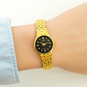 Vintage Citizen Women's Gold tone Watch, Water resistant, Round Black dial case, Original Box, Quartz watch, gift for her, vintage watch