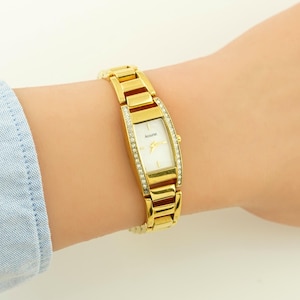 Vintage Womens Accurist watch, Womens Gems wrist watch, Mother of pearl watch, Quartz womens watch, gift for her, vintage gold watch
