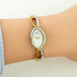 Women&#39;s Accurist watch, Vintage Watch in original watch box, Waterproof watch, Quartz watch, gift for her, Womens wristwatch gold and silver