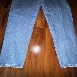 Pantalones vaqueros Wrangler Rugged Wear Angler talla 52x32 con cintura elástica y pliegues grandes. imagen 13
