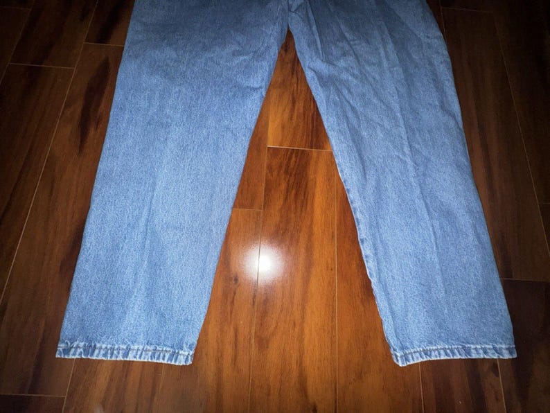 Pantalones vaqueros Wrangler Rugged Wear Angler talla 52x32 con cintura elástica y pliegues grandes. imagen 13