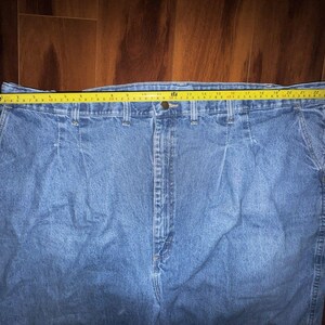 Pantalones vaqueros Wrangler Rugged Wear Angler talla 52x32 con cintura elástica y pliegues grandes. imagen 7