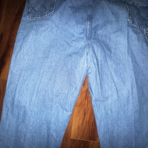Pantalones vaqueros Wrangler Rugged Wear Angler talla 52x32 con cintura elástica y pliegues grandes. imagen 14