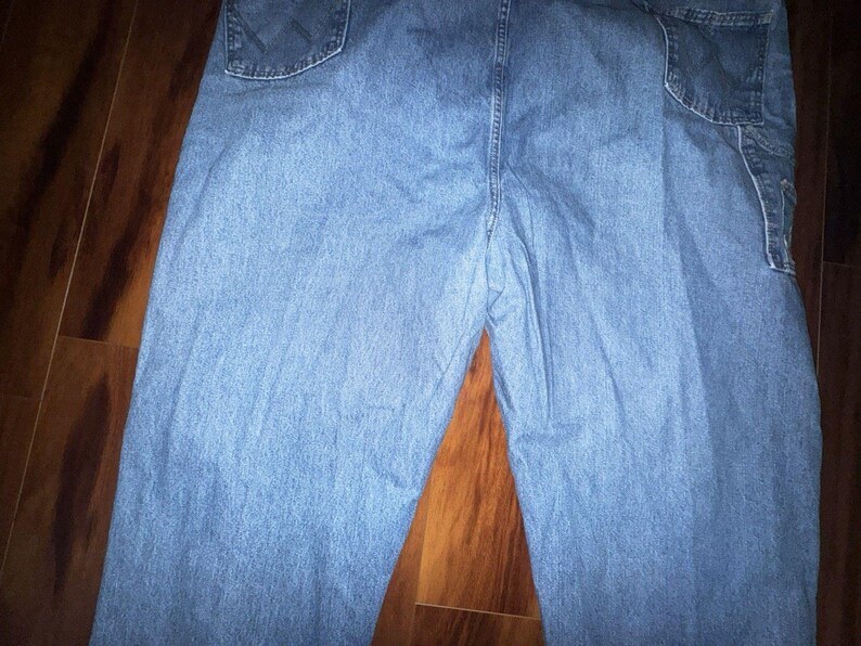 Pantalones vaqueros Wrangler Rugged Wear Angler talla 52x32 con cintura elástica y pliegues grandes. imagen 14