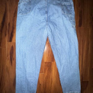 Pantalones vaqueros Wrangler Rugged Wear Angler talla 52x32 con cintura elástica y pliegues grandes. imagen 12