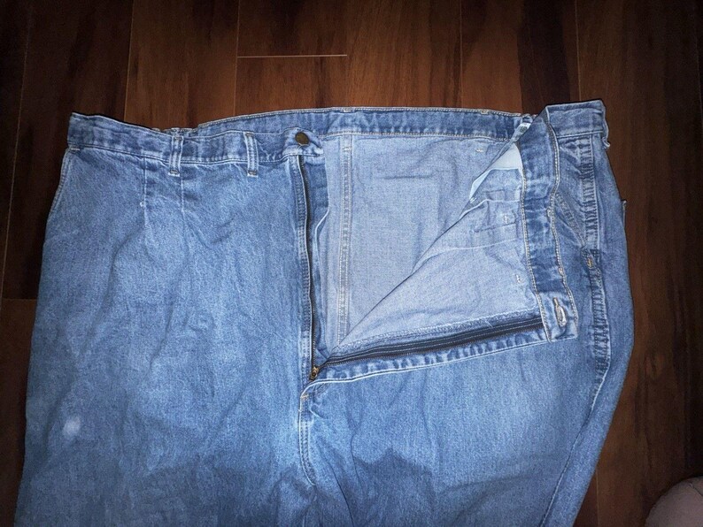 Pantalones vaqueros Wrangler Rugged Wear Angler talla 52x32 con cintura elástica y pliegues grandes. imagen 10