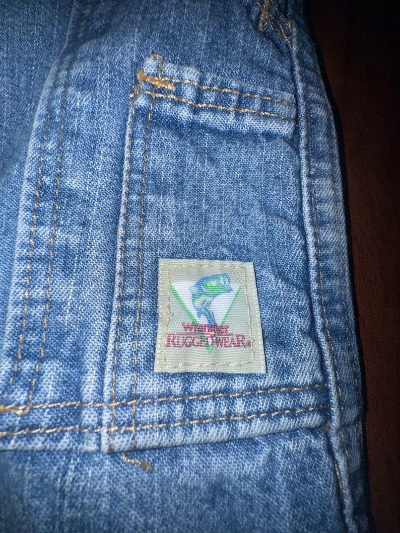 Pantalones vaqueros Wrangler Rugged Wear Angler talla 52x32 con cintura elástica y pliegues grandes. imagen 16