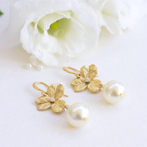 Gold flower earrings, Pearl earrings, Bridal earrings, Gold pearl earrings, Flower dangle earrings, Pearl dangle earrings, Wedding earrings